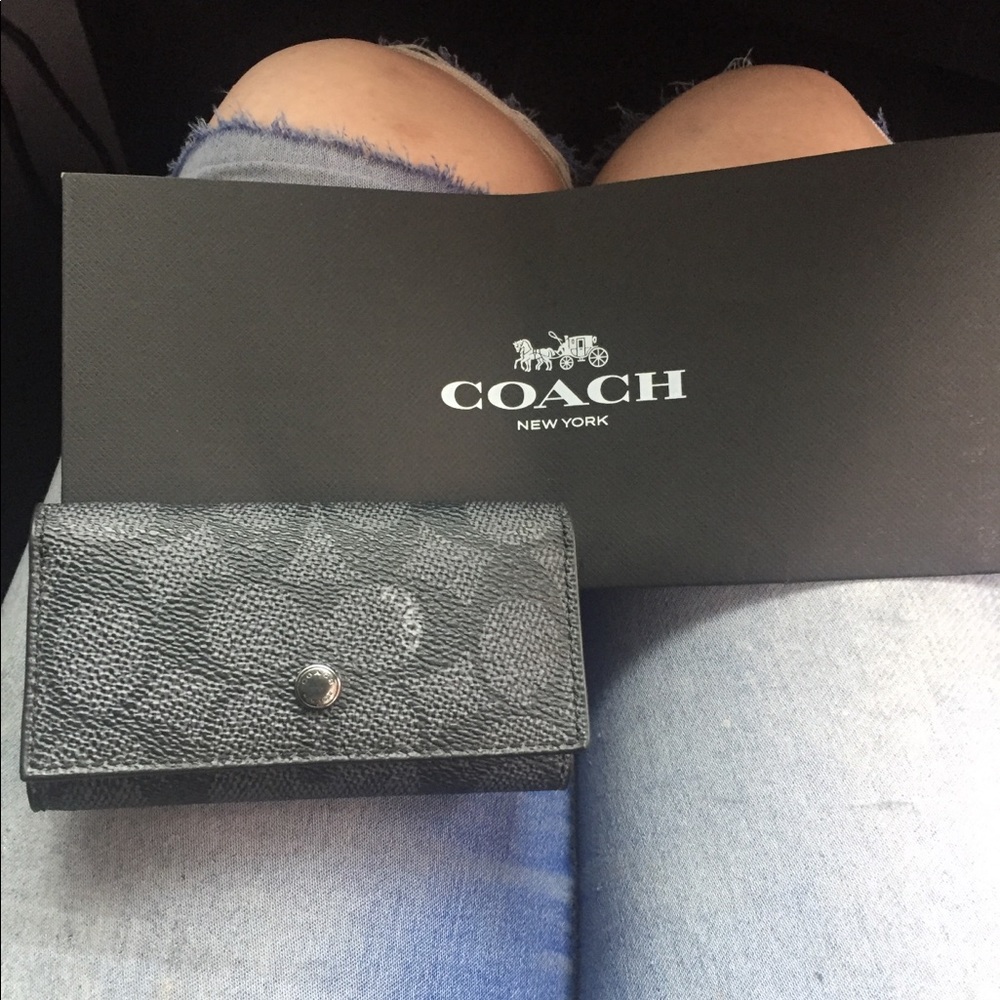 Coach key holder/wallet brand new with tags on it